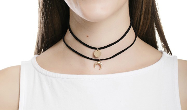 Half moon layered choker