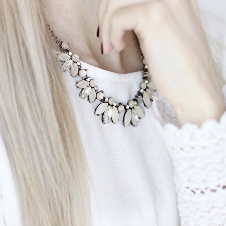 20 Ways to Wear Statement Necklaces – Hey Happiness