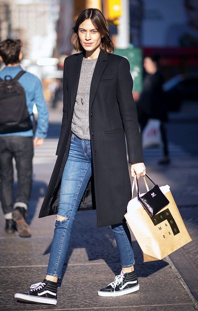 Long necklace, comfy sneakers, street style