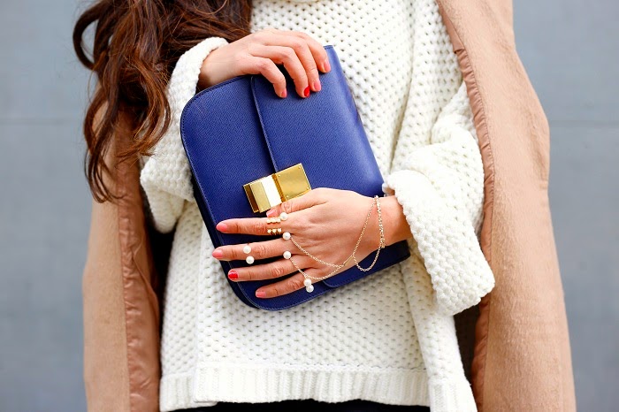 Blue clutch bag, pearl rings