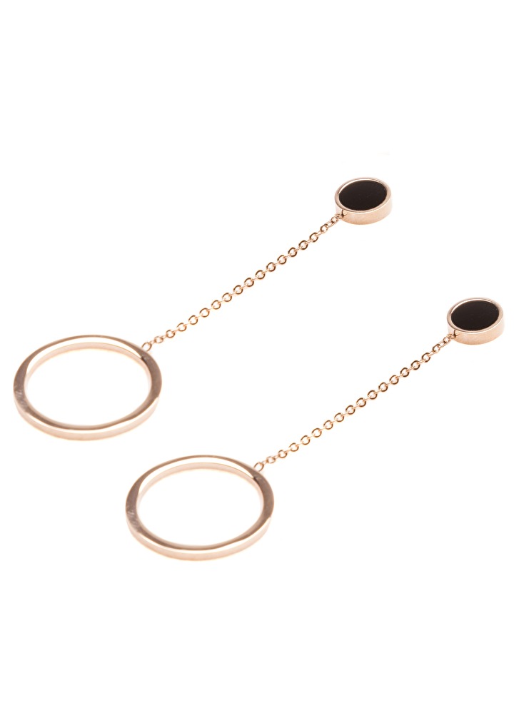 Wear this open circle earrings for a refreshed look