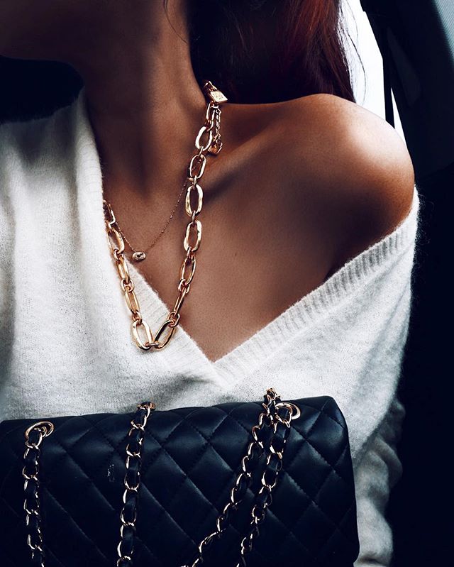 5 Fashionable Ways to Wear a Gold Chain - Dot Com Women