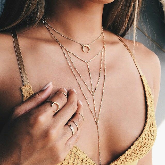 Chunky Chain and Layered Choker Necklace Ideas. Jewelry Outfit