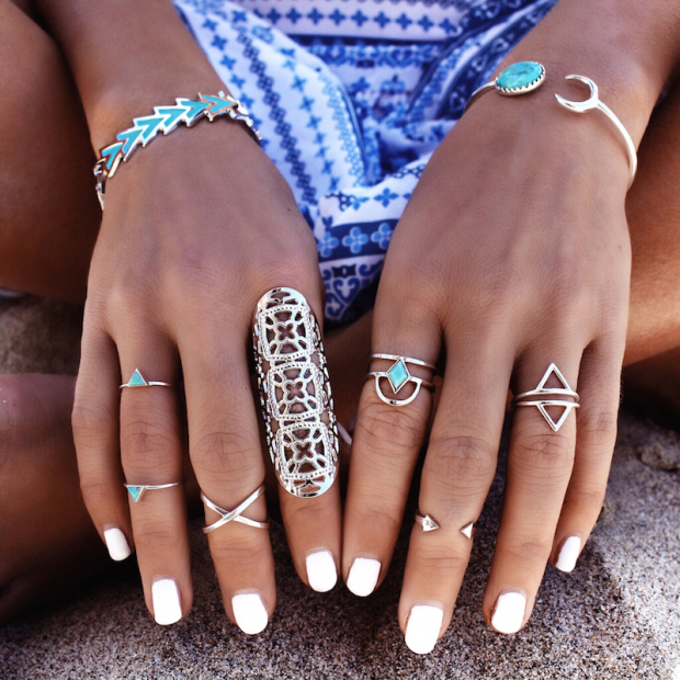 10 Ways To Get Beautiful Hands  Anillos midi, Anillos de moda