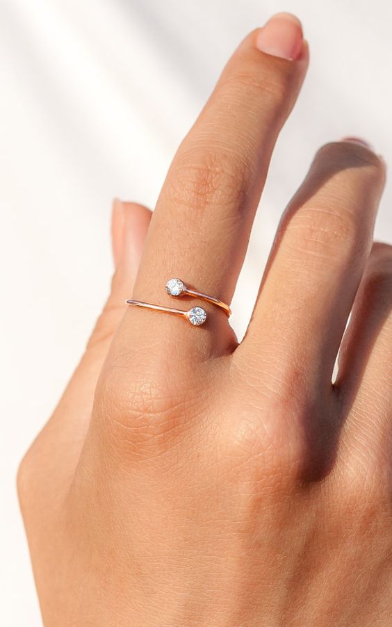 Delicate rings with rhinestones