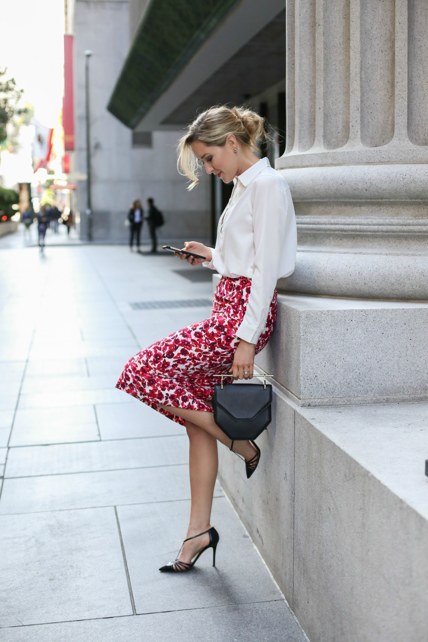 Street style, stud earrings, working outfit, floral midi skirt