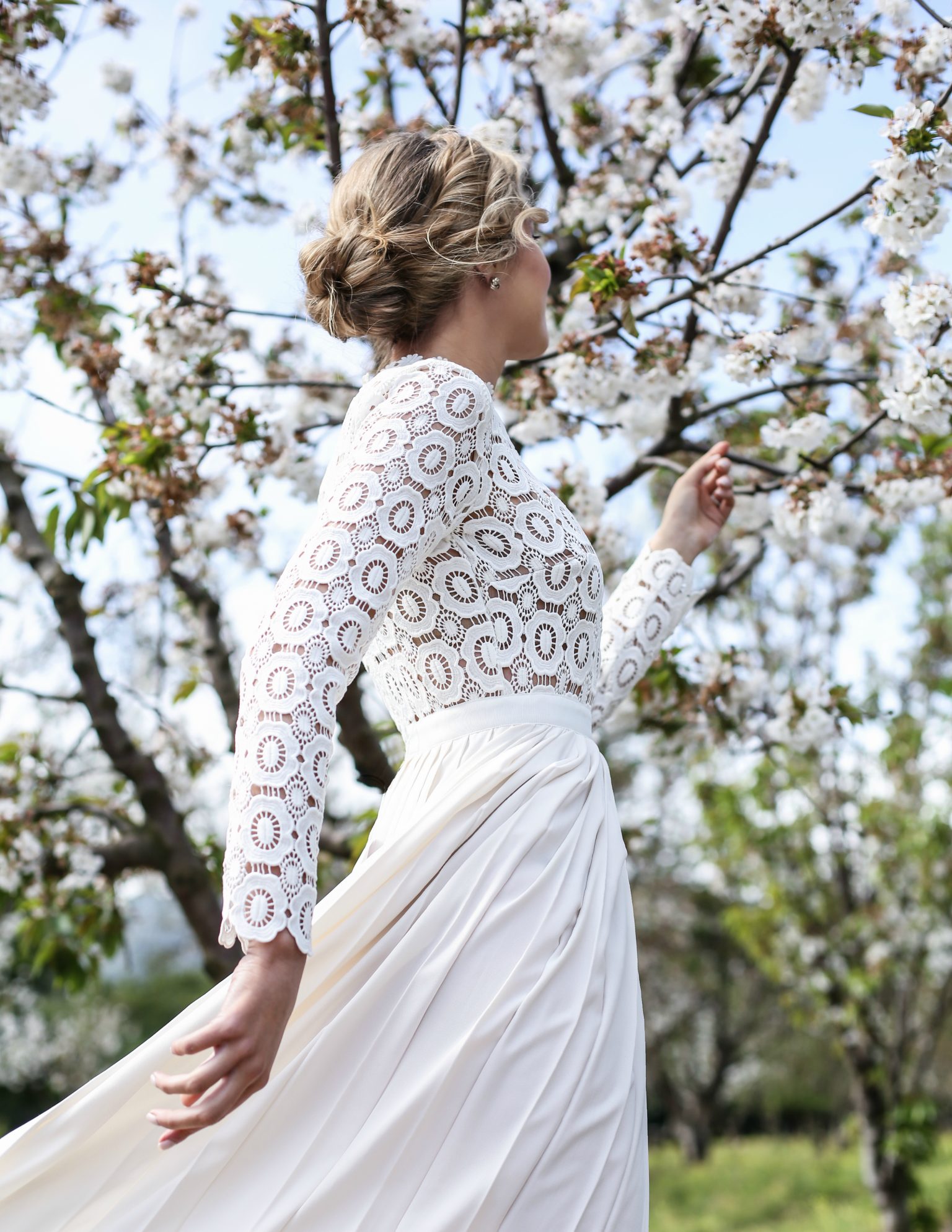 Sparkling stud earrings, white lace dress